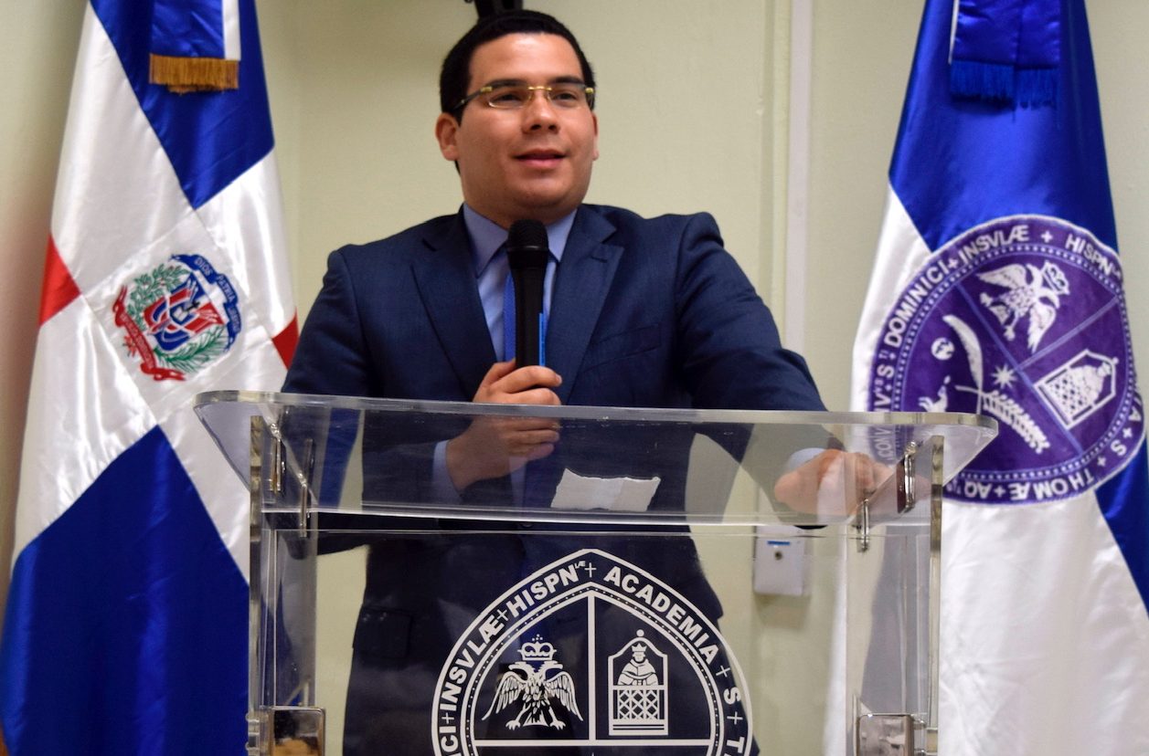 Abogado en Derecho Constitucional y Administrativo Dr. Omar Ramos Camacho dicta conferencia en UASD Centro San Juan.