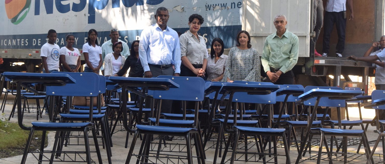 UASD Centro San Juan de la Maguana recibe 200 butacas y 50 escritorios