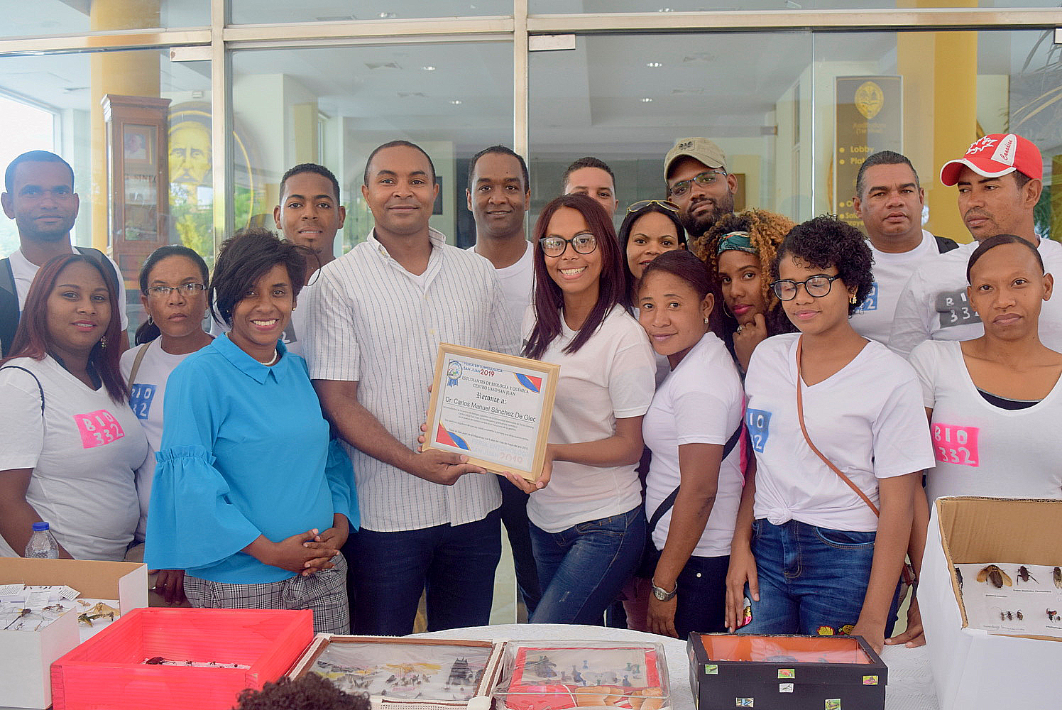 Estudiantes de Entomología de Biología y Química UASD Centro San Juan reconocen al Dr. Carlos Manuel Sánchez De Óleo