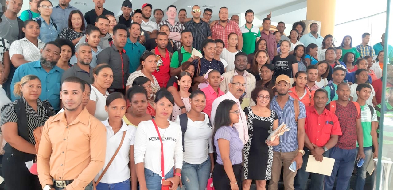 Estudiantes Carrera Educación presentan conclusiones análisis obra El Oprimido de Paolo Freire en UASD Centro San Juan de la Maguana