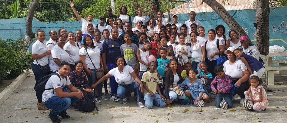 Grupo Monográfico de UASD Centro San Juan de la Maguana visita Orfanato «Buen Samaritano» en Vallejuelo