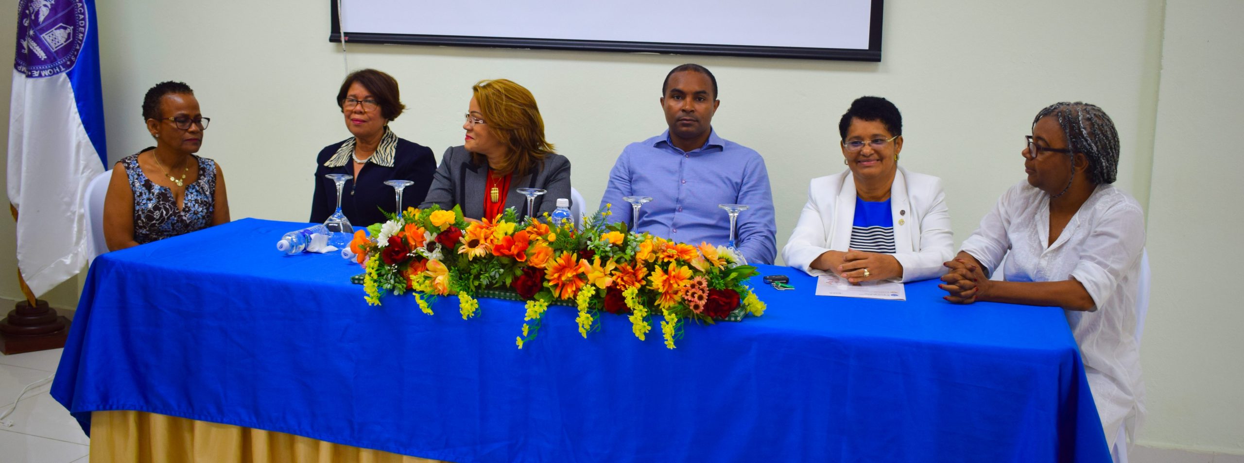 Imparten taller sobre rediseño de planes de estudio con enfoque basado en competencias en UASD San Juan
