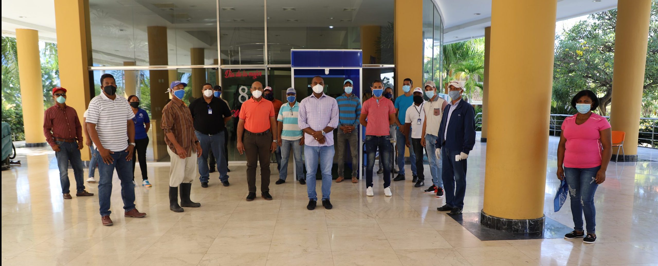 UASD San Juan instala túnel desinfectante para preservar salud de empleados ante el COVID-19