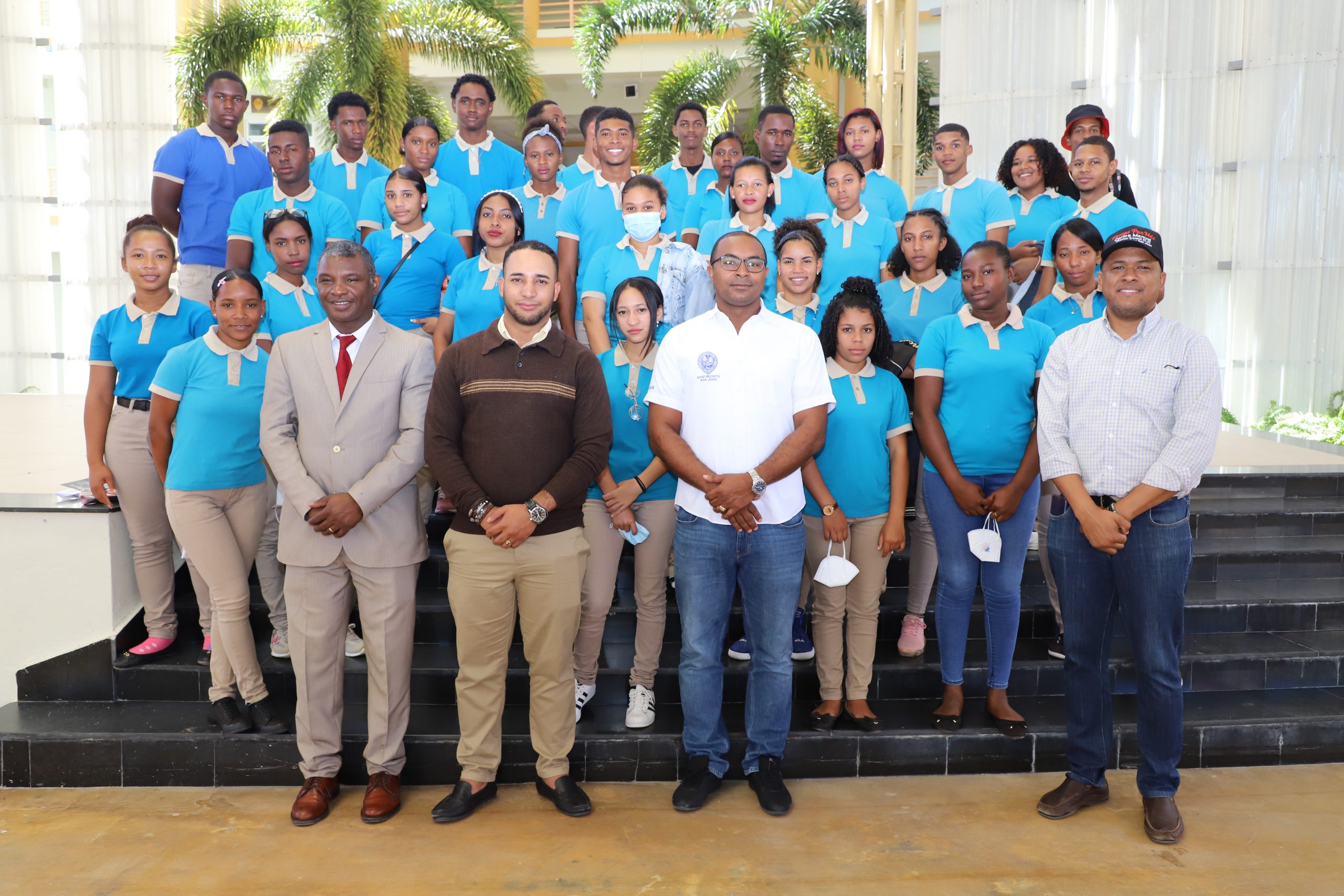 UASD Recinto San Juan recibe visita de estudiantes 
