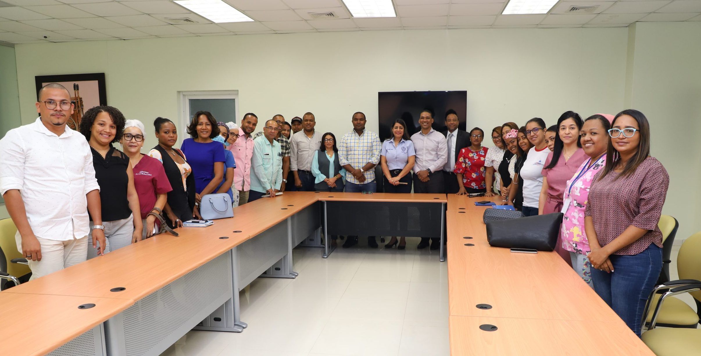 UASD San Juan recibe médicos interesados en participar en concurso para docentes