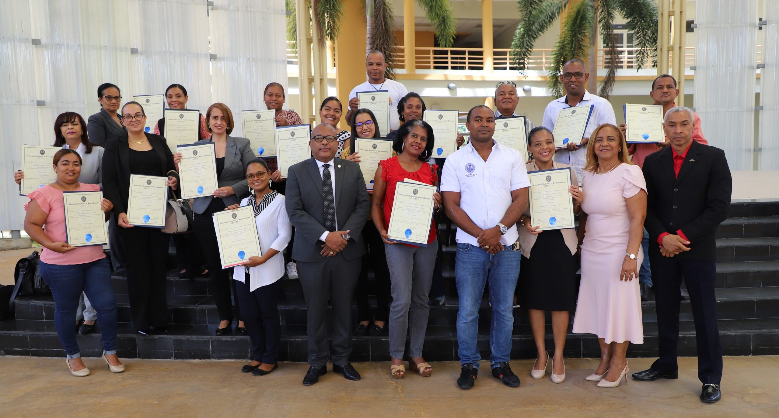 UASD Recinto San Juan entrega títulos de maestría