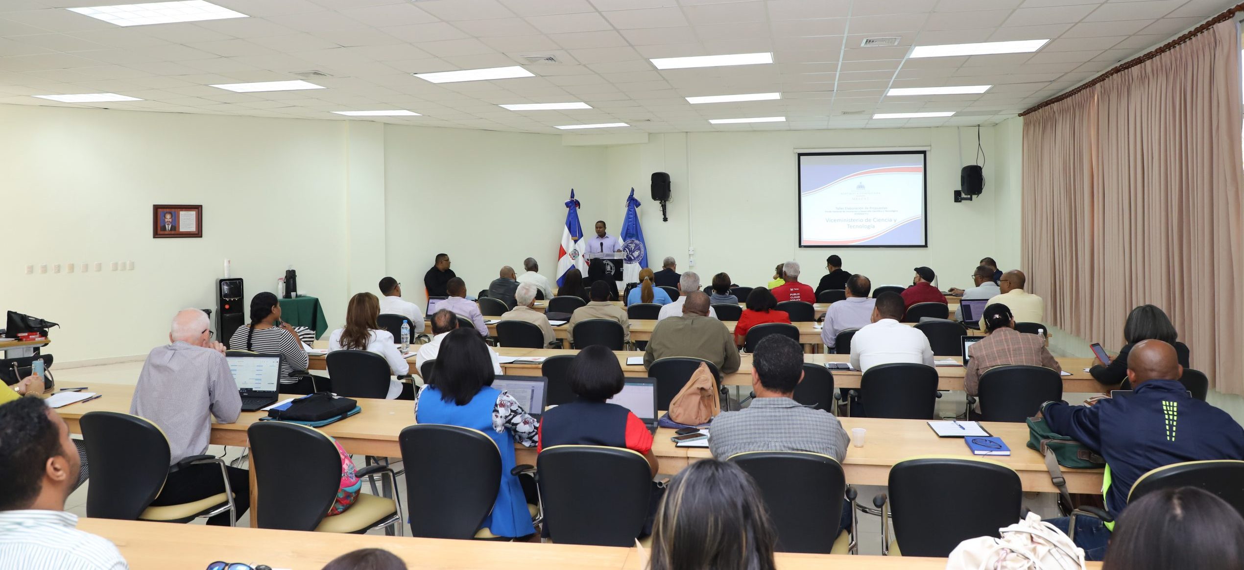 Taller “Elaboración de Propuestas de Investigación Científica (FONDOCYT) en la UASD Recinto San Juan de la Maguana.