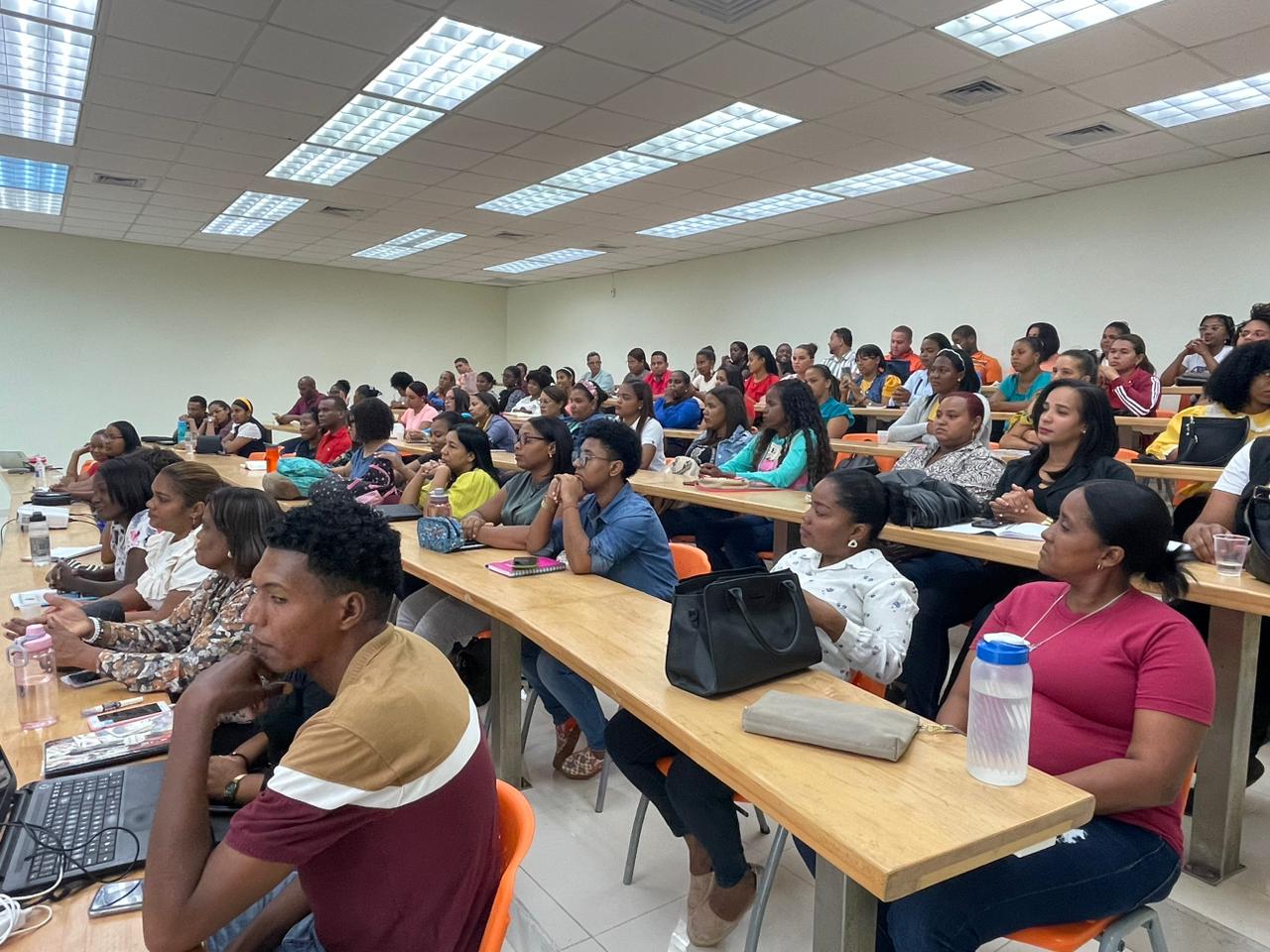 UASD Recinto San Juan fomenta la formación continua con curso taller sobre «Planificación por Competencia»