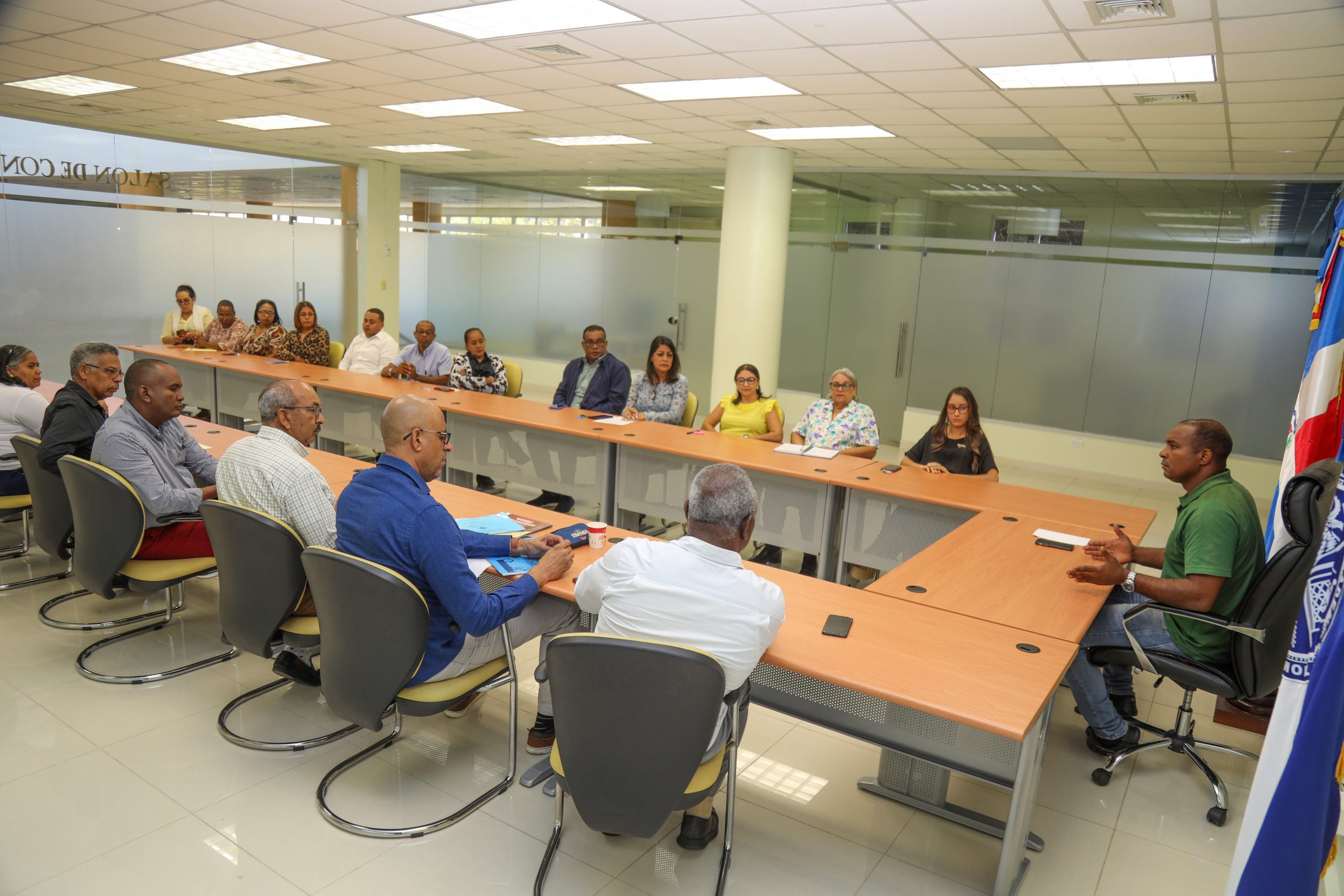 Dr. Carlos Manuel Sanchez De Óleo presidió una reunión con los encargados de las Areas Administrativas de UASD Recinto San Juan.